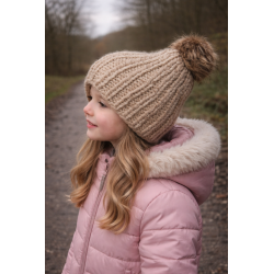 Ručně háčkovaná dětská čepice s bambulí